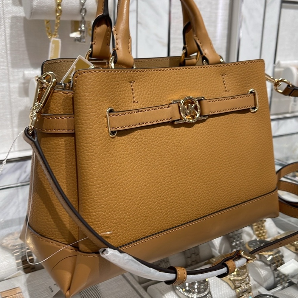 Michael Kors Reed Small Satchel Crossbody Center Zip Bag
Color: Deer
NWT